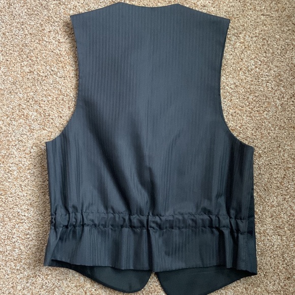 Men’s Vest - Picture 4 of 5